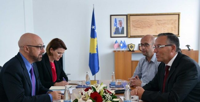 Ministri i Financave Bedri Hamza priti në takim shefin e Bankës Botërore në Kosovë Marco Mantovanelli
