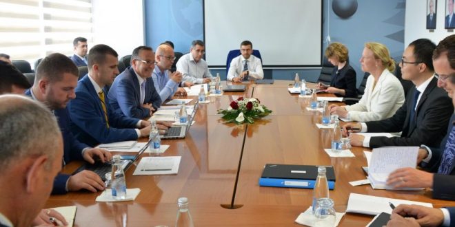 Ministri i Financave, Bedri Hamza ka pritur sot në takim Misionin e Fondit Monetar Ndërkombëtar për Kosovë