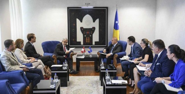 Kryeministri i Kosovës, Ramush Haradinaj ka pritur sot në një takim Ambasadorin e Zvicrës në Kosovë, Jean – Hubert Lebet