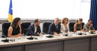 Kryeministri Haradinaj, ka pritur sot në takim studentët e Akademisë Verore Ndërkombëtare të Kosovës