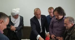 Kryeministri i Kosovës, Ramush Haradinaj vizitoi familjen e dëshmorit Selman Lajçi