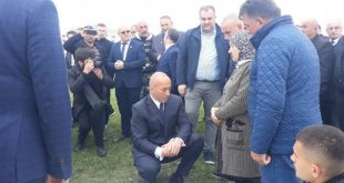 Kryeministri Haradinaj dhe kryetari i Prishtinës, Shpend Ahmeti i kanë vizituar sot varrezat e dëshmorëve në Velani