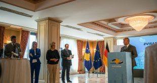 Kryeministri, Haradinaj u takua me ambasadorët e vendeve të Kuintit dhe shefen e BE-së, Natalia Apostolova