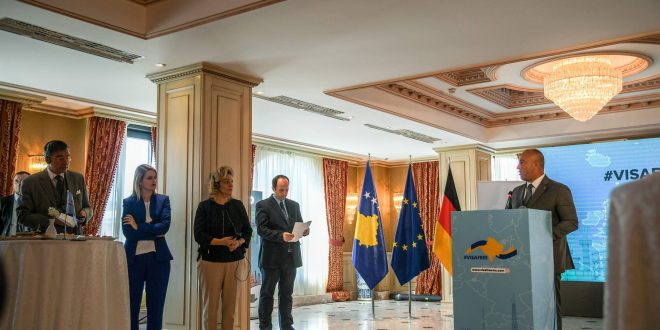 Kryeministri, Haradinaj u takua me ambasadorët e vendeve të Kuintit dhe shefen e BE-së, Natalia Apostolova