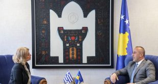 Kryeministri Haradinaj priti në takim lamtumirës, shefen e Zyrës greke në Kosovë, Konstantina Athanassiadou