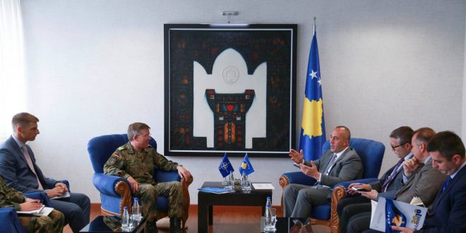 Kryeministri Haradinaj, ka zhvilluar një takim me udhëheqësit e Ekipit Këshillues dhe Ndërlidhës të NATO-s