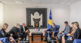 Kryeministri Haradinaj, ka pritur në takim ambasadorin e Republikës së Hungarisë në Kosovë, Laszlo Markusz