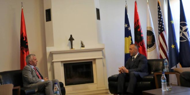 Lideri i AAK-së Ramush Haradinaj priti në takim ambasadorin e Shqipërisë Qemal Minxhozin