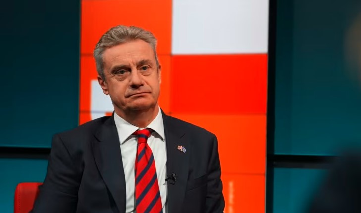 Ambasadori britanik i kërkon Kurtit zgjedhje të qeta dhe institucione të shpejta pas dështimeve të 9 shkurtit