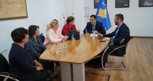 Ministri i Tregtisë dhe Industrisë, Bajram Hasani, premton mbështetje për gratë e Krushës dhe gratë e verbra