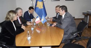 Ministri i Tregtisë dhe Industrisë, Bajram Hasani, priti në takim ambasadorin e Francës në Kosovë, Didier Chabert