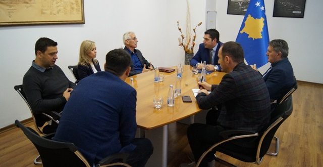 Ministri i Tregtisë dhe Industrisë, Bajram Hasani, ka pritur në takim një delegacion të biznesmenëve slloven
