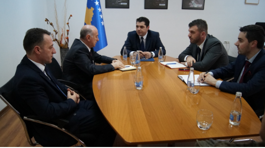 Ministri Bajram Hasani priti deputetin shqiptar në parlamentin e Serbisë, Fatmir Hasanin