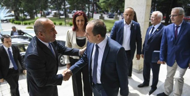 Kryeministri Haradinaj e ka vizituar sot Prizrenin ku është pritur nga kryetari i komunës, Mytaher Haskuka
