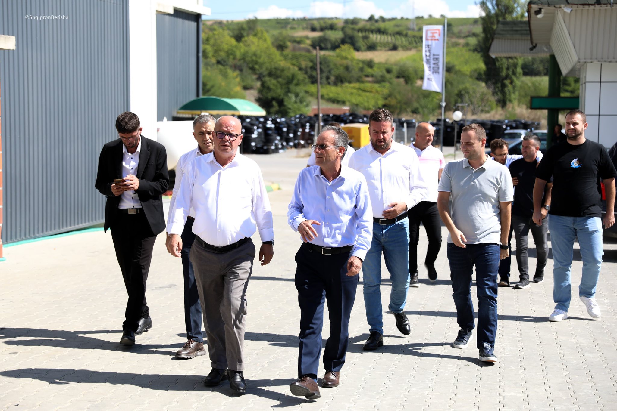Kryetari Latifi vizitoj kompanitë  Haxhijaha Trade  dhe  Montimi 