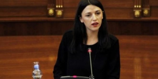Albulena Haxhiu: Derisa shteti po kryen vjedhje me kontratën e Telekom Z-Mobile, Haradinaj flet për shtrembërim të fakteve