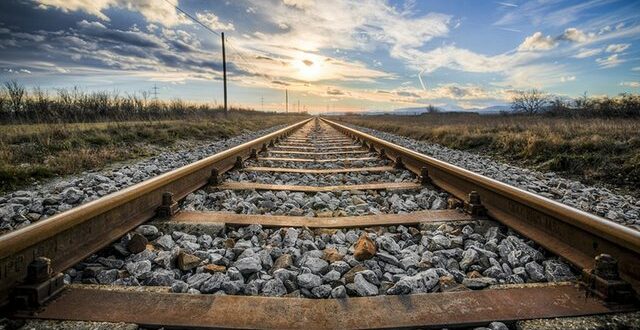 Është lidhur Kontrata me kompaninë fituese, që do të zhvillojë studimin e fizibilitetit për hekurudhën Durrës-Tiranë