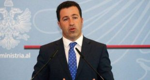 Ministri i Mbrojtjes së Shqipërisë, Niko Peleshi falënderon FSK-në për ndihmë në luftimin e zjarreve