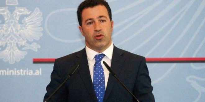 Ministri i Mbrojtjes së Shqipërisë, Niko Peleshi falënderon FSK-në për ndihmë në luftimin e zjarreve