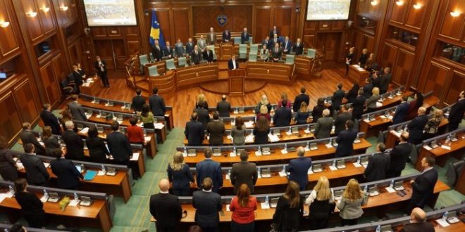 Deputetet e Kuvendit të Kosovës nderojnë të rënët në Likoshan e Qeriez me 28 shkurt 1998
