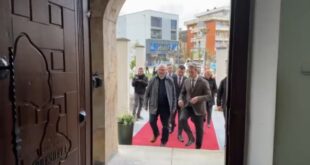 Christopher Hill: Shkëmbimi i territoreve në mes të Kosovës e Serbisë nuk është në agjendën e Uashingtonit