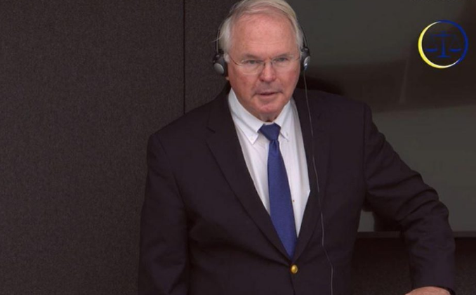 Christopher Hill përmbyll dëshminë në Hagë  Thaçi nuk ishte figurë vendimmarrëse në UÇK