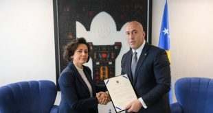 Kryeministri Haradinaj, ka emëruar Adriana Hoxhiqin ministre të Ministrisë së Administrimit të Pushtetit Lokal