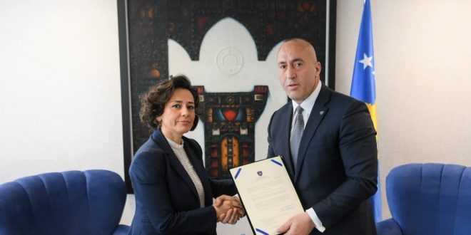 Kryeministri Haradinaj, ka emëruar Adriana Hoxhiqin ministre të Ministrisë së Administrimit të Pushtetit Lokal