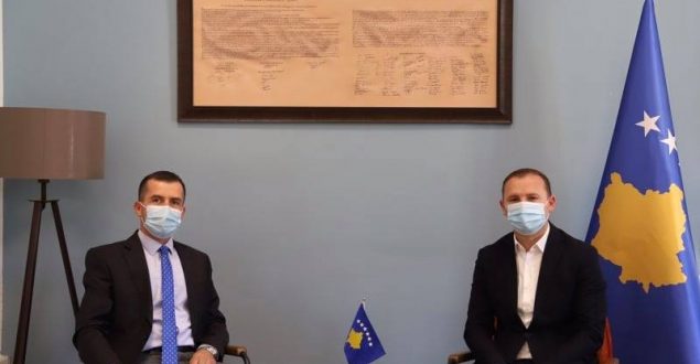 Ministri Zemaj e pret në takim ushtruesin e detyrës së kryeshefit të Inspektoratit Policor të Kosovës, Kushtrim Hodaj