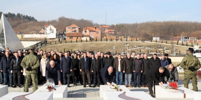 Në 22 vjetorin e sulmit të dytë të forcave serbe mbi familjen Jashari, sot në Prekaz janë bërë homazhe