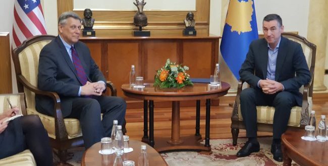 Kryetari i Kuvendit të Kosovës, Kadri Veseli ka pritur sot në takim ambasadorin e ri të ShBA-së në Kosovë, Philip Kosnett