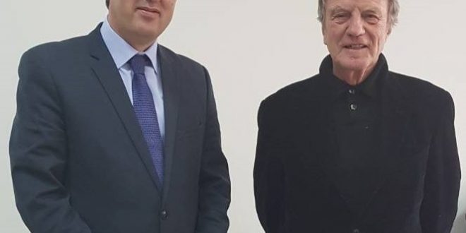 Kryetari i Grupit Parlamentar të LDK-së, Avdullah Hoti priti në takim z. Bernard Kouchner