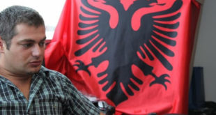 Hoti: Kurti ka ikur nga flamuri kombëtar kur është dashtë ta mbronte atë, ndërsa sot e përdorë për kalkulime politike