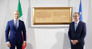 Kryeministri Hoti e takon ambasadorin italian në Kosovë, Nicola Orlando, bisedojnë për prioritetet e qeverisë