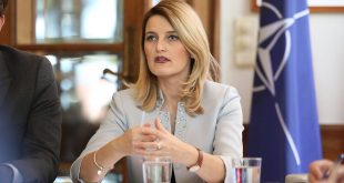 Ministrja e Integrimit Evropian, Dhurata Hoxha, ka uruar Ditën e Mësuesit, 7 Marsin për të gjithë mësuesit