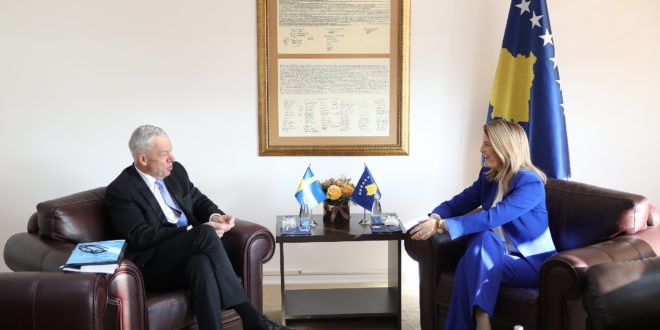 Ministrja e Integrimit Evropian, Dhurata Hoxha ka pritur në takim, të ngarkuarin me punën e ambasadorit të Mbretërisë së Suedisë në Kosovë, Anders Wollter