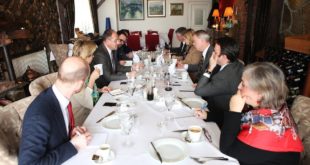Ministri i Jashtëm Enver Hoxhaj, ka takuar në një drekë pune ambasadorët e Quintit në Kosovë