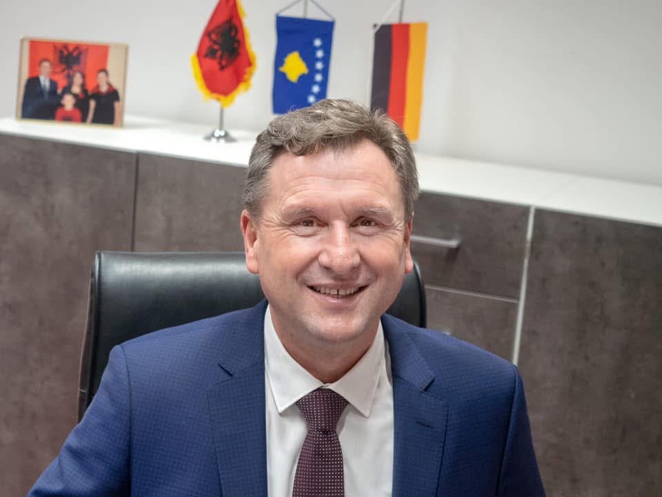 Imer Lladrovci  DITA E BASHKIMIT TË GJERMANISË