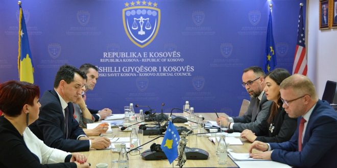 Kryesuesi i Këshillit Gjyqësor të Kosovë, Skender Çoçaj, priti në një takim pune ministren e Drejtësisë, Albulena Haxhiu