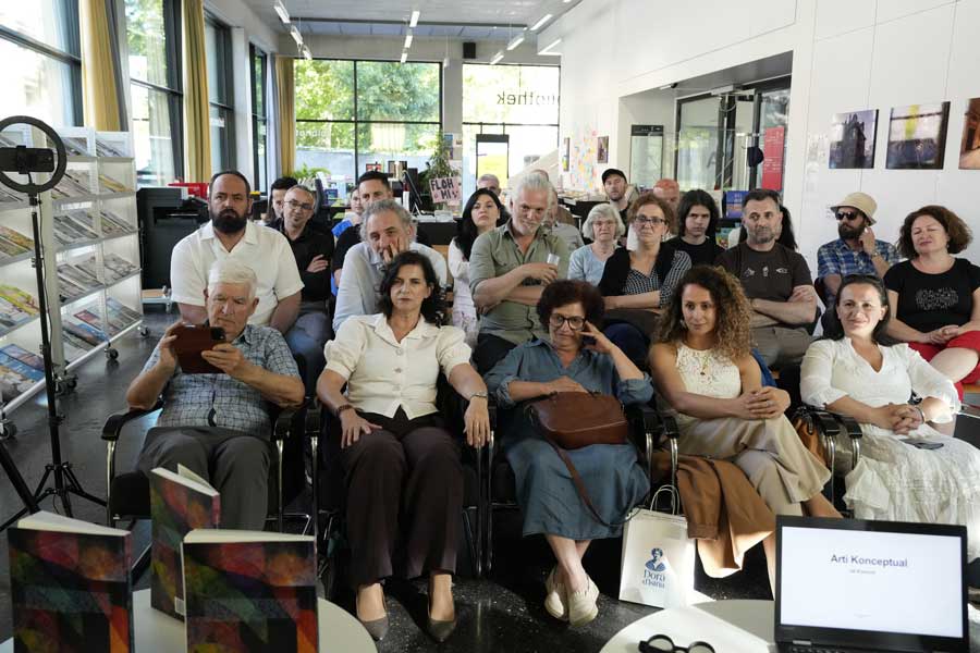 Promovohet në Zürich libri  Arti Konceptual në Kosovë 2000 2025 