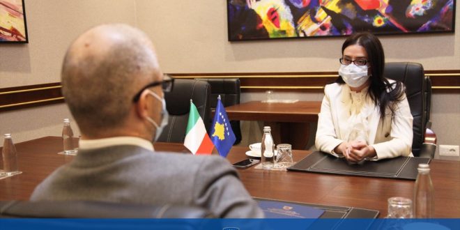 Ministrja Haradinaj-Stublla e priti në takim ambasadorin e Italisë në Kosovë, Nicola Orlando