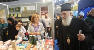 Patriarku serb Irinej kërkon nga gratë serbe që detyrimisht të lindin sepse kombi po plaket e po zhduket