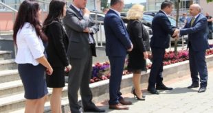 Mustafa ndihet komod nën flamujt e Serbisë në Graçanicë, nuk pyet për flamurin e Kosovës