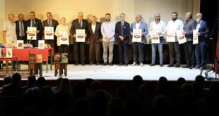 Ismet Azizi nderohet me “Plaketën e Artë” në Rozhajë për kontributin në studimin e historisë së Sanxhakut