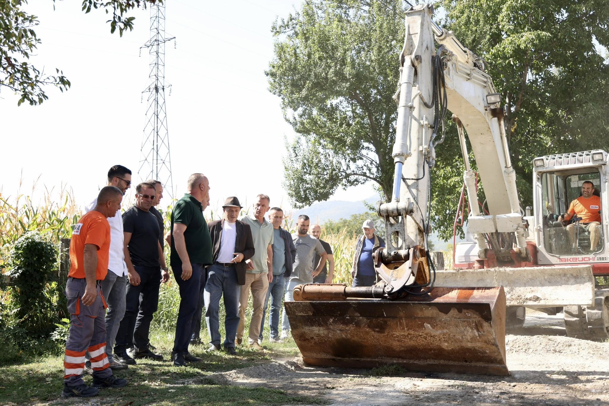 Filluan punimet për asfaltimin e rrugëve dhe rrugicave në fshatin Isniq