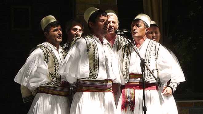 Fitim Çaushi  I nderuar kryetar i Akademisë së Shkencave të Republikës së Shqipërisë  Z  Skënder Gjinushi   Polifonia jonë popullore   është krijuar këtu në Shqipëri