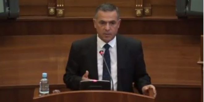 Shefi i Grupit Parlamentar të AAK-së, Ahmet Isufi, kërkon që të votohen Projektligjet e agjendës evropiane
