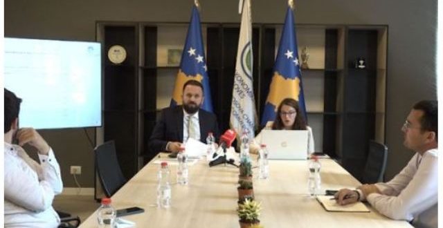 Kryetari i OEK-ut, Berat Rukiqi thotë se Kosova e ka shansin e fundit për tërheqjen e investimeve të huaja