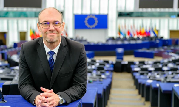 Eurodeputeti Stier  Kosova  Kroacia dhe Bosnjë Hercegovina ishin viktima të agresionit të Millosheviqit