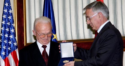 Jakup Krasniqi ka uruar Adem Demaçin në 81-vjetorin e lindjes